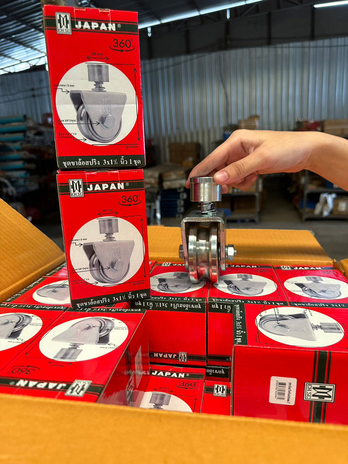 (ยกลัง 20ลูก) CH.SC ล้อสปริง ขาล้อหมุน 360 องศา เหล็กชุบกัลวาไนซ์ (ขนาด 3 นิ้ว ร่องกลม) สำหรับเดินบนเพลา 9-15 มิล