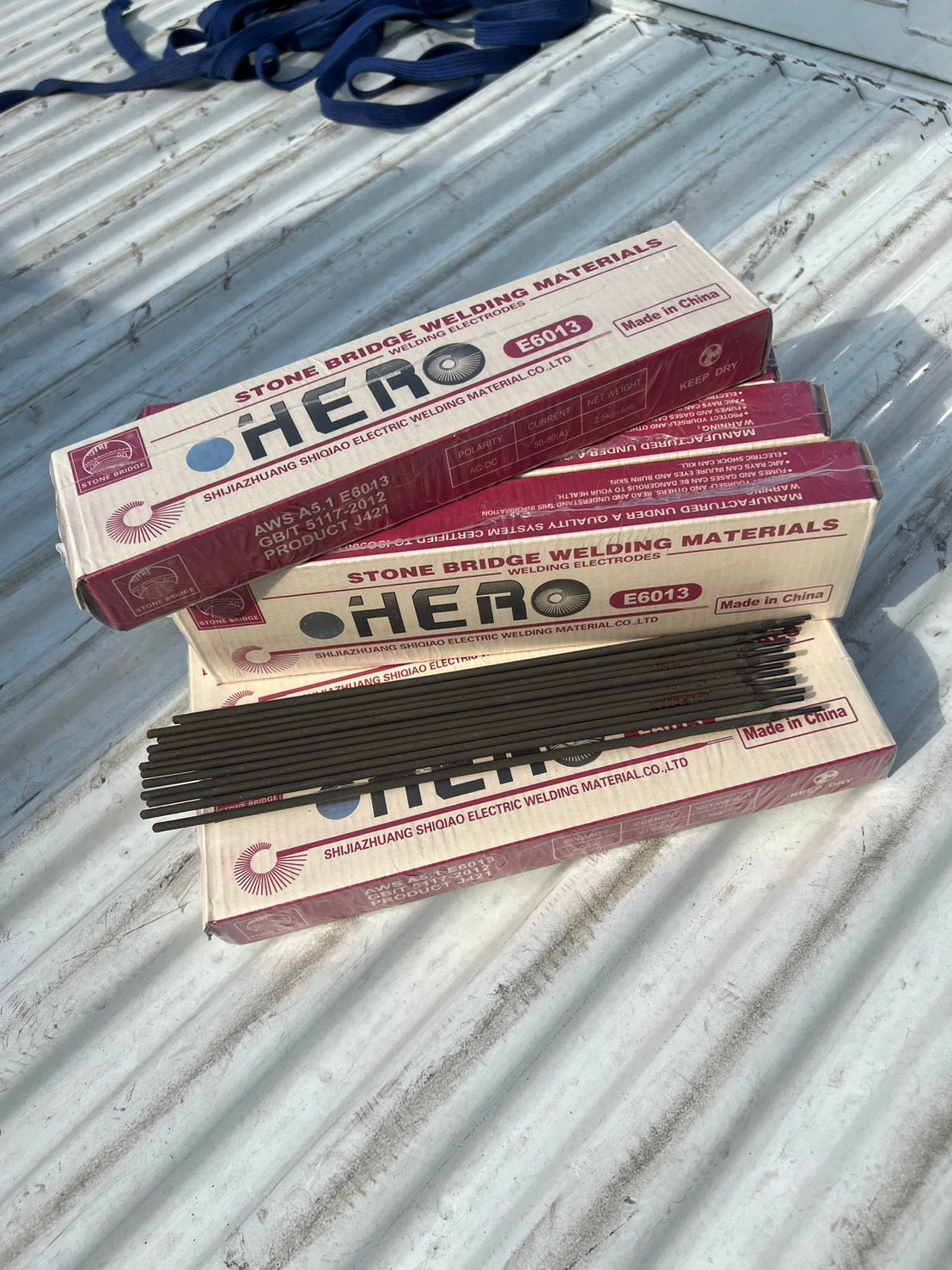 (ยกลัง20กิโล) HERO E6013 ลวดเชื่อม ขนาด 2.5x300มิล ลวดเชื่อมไฟฟ้า ธูป ธูปเชื่อม เชื่อมเหล็ก รับรองมาตราฐานการผลิต ของแท้