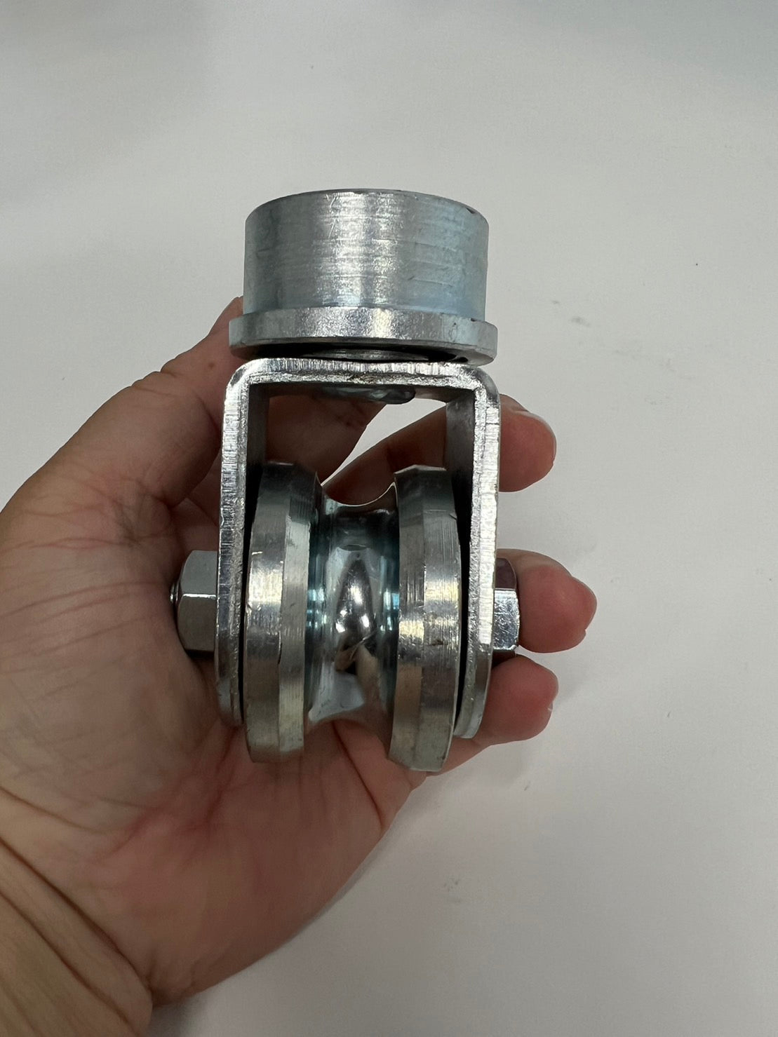 CH.SC ชุด ขาล้อหมุน +ลูกล้อ เหล็กร่องกลม ขนาด 2นิ้ว แบบเพลาตันเกาะรางแน่น ใช้กับประตูบ้าน บานโค้ง บานเฟี้ยม บานพับ