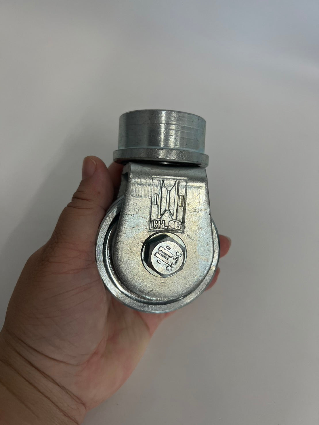 CH.SC ชุด ขาล้อหมุน +ลูกล้อ เหล็กร่องกลม ขนาด 2.5นิ้ว แบบเพลาตันเกาะรางแน่น ใช้กับประตูบ้าน บานโค้ง บานเฟี้ยม บานพับ