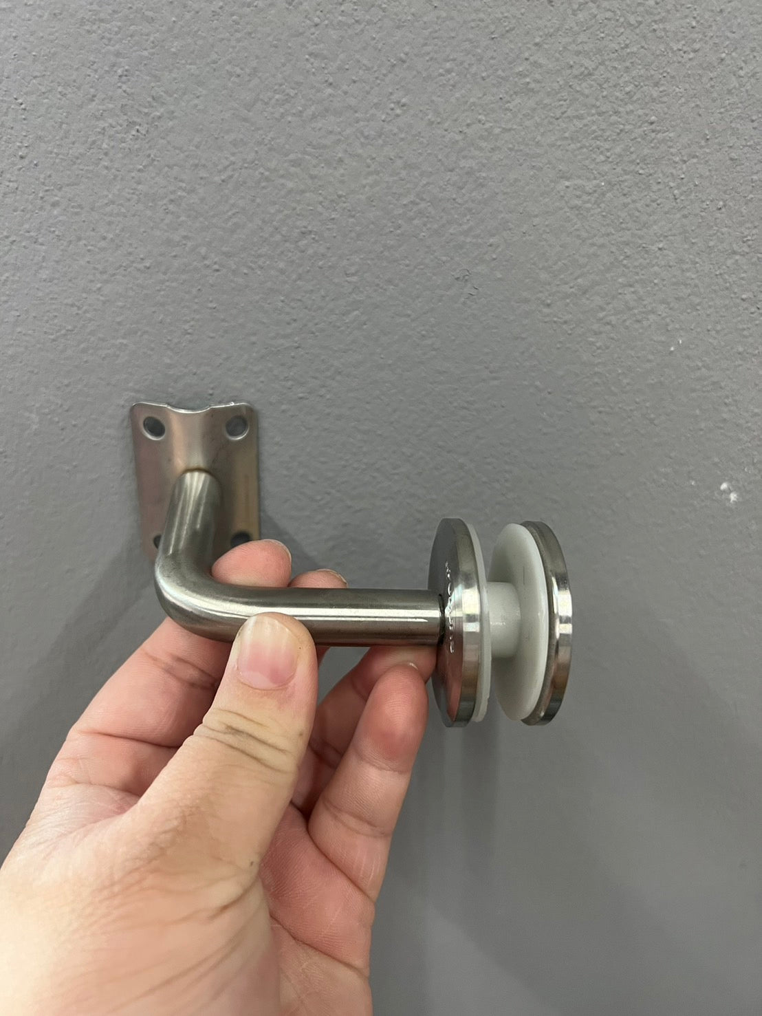 รหัส TB1W ขายึดกระจก ขารับราว ขาจับราวบันได ตัวหนีบกระจก ตัวแอล สแตนเลส เกรด304 (ราคา 1 ชิ้น) สำหรับรับท่อกลม