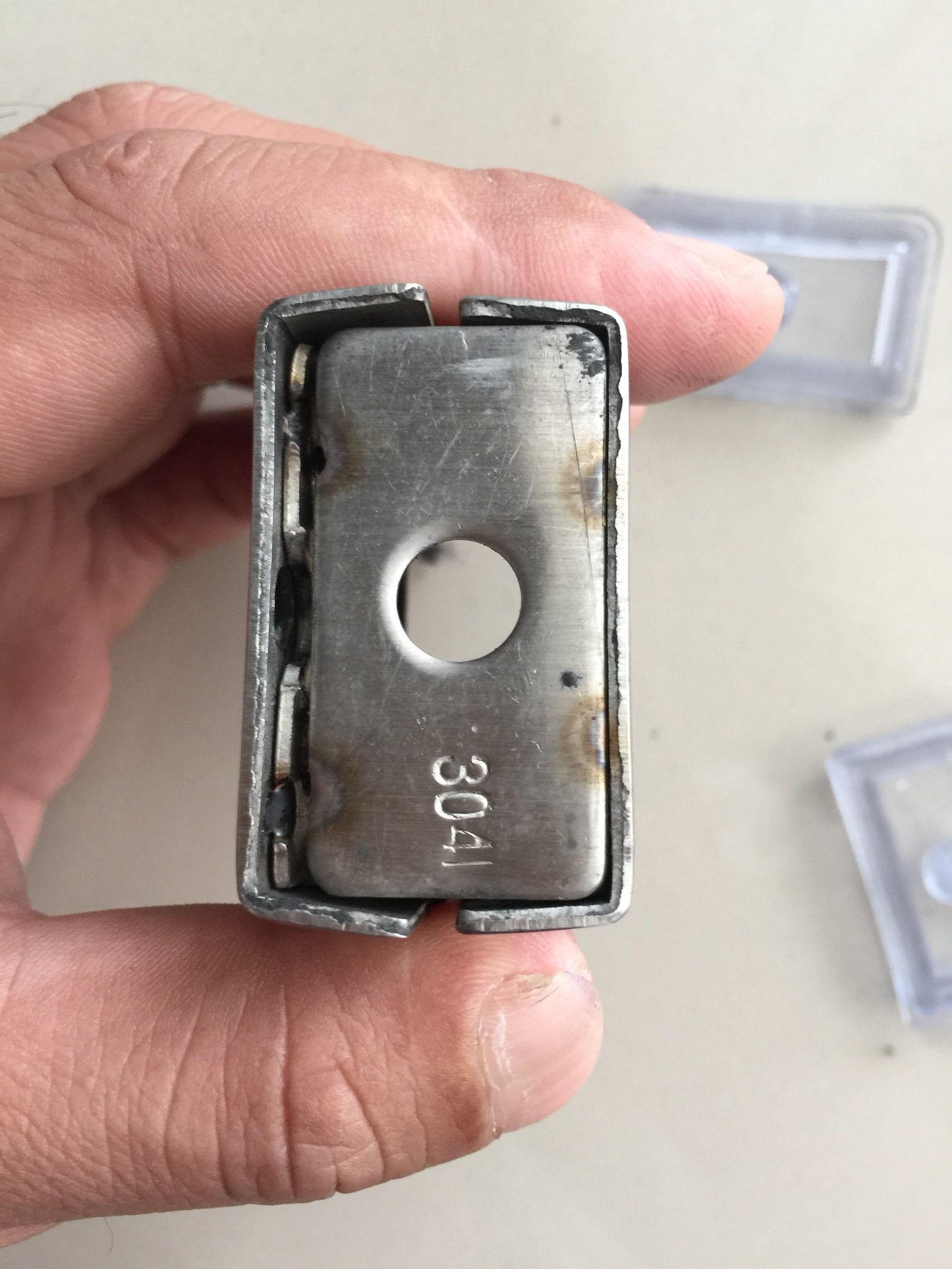 (แบบไม่เจาะกระจก) ตัวหนีบกระจก ตัวจับกระจก สแตนเลส เกรด304 สำหรับราวบันได รหัส B9