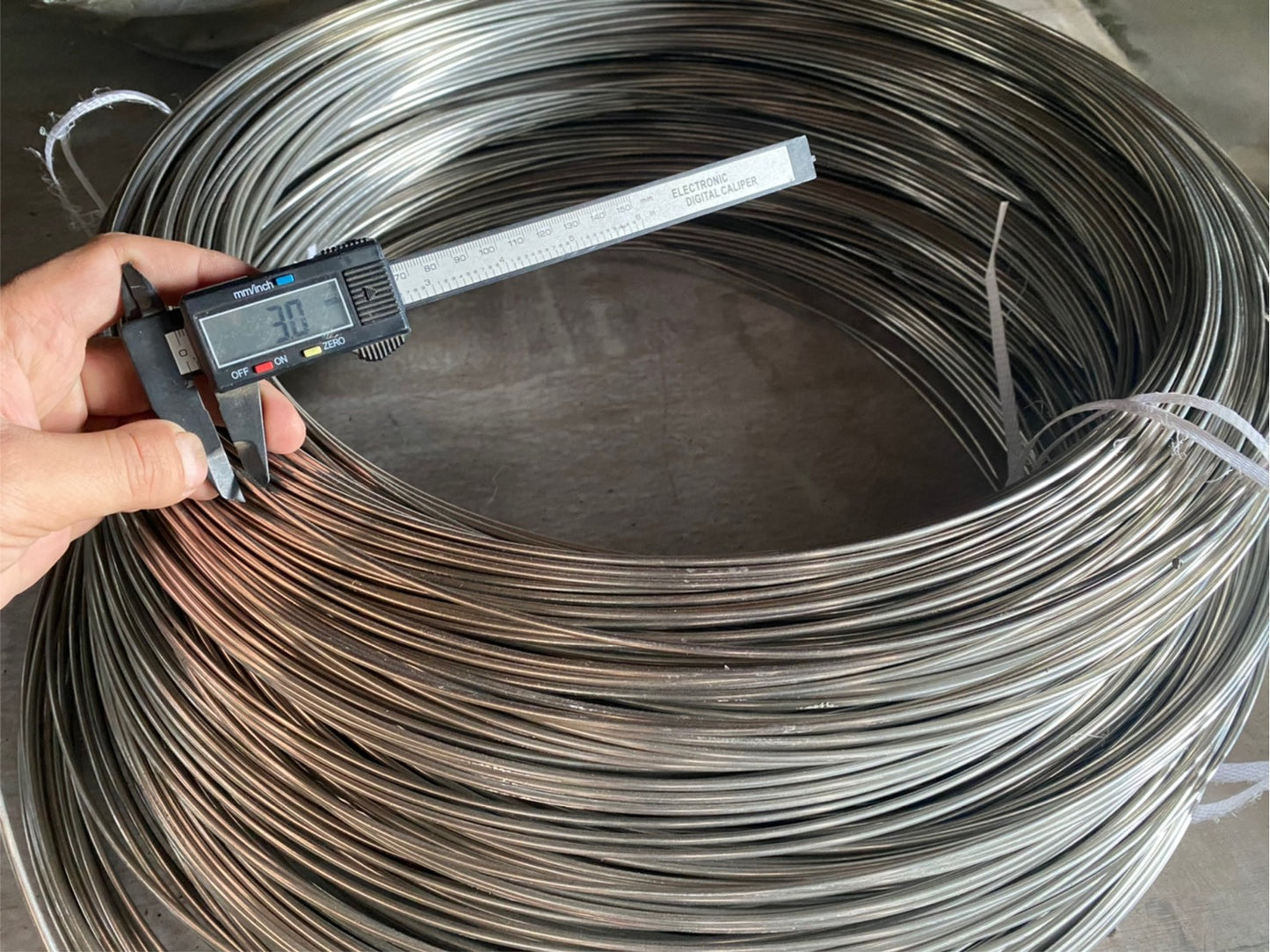 ลวดสแตนเลส ลวดเติม ลวดม้วน ลวดป้อน เกรด 304 ดีที่สุด (แบบม้วน 1 โล) มีขนาด 0.8-3.0 มิล