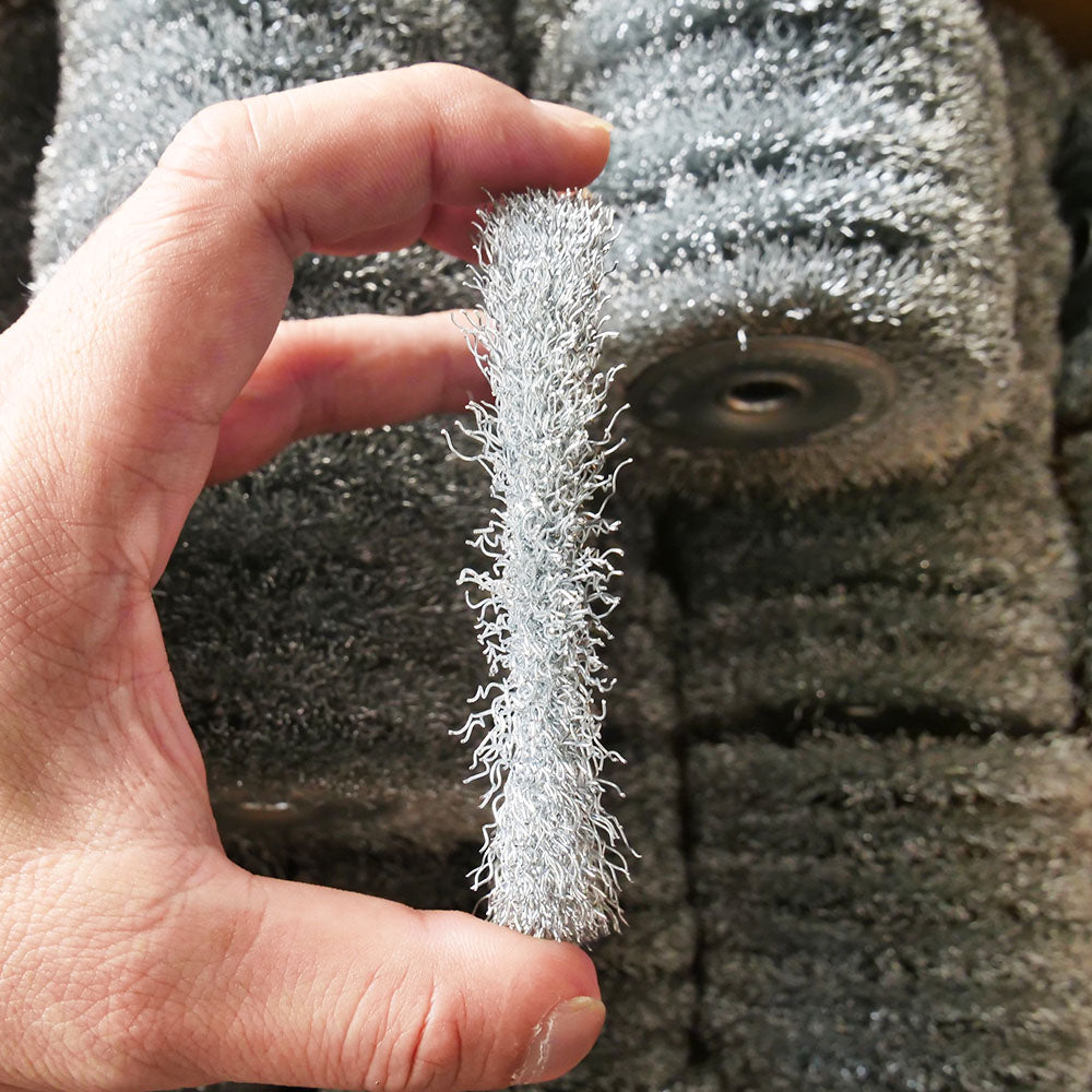 แปรงลวดกลม ราคาดีๆ สำหรับขัดสนิม ขัดสี ขนแข็งแรง ไม่หลุดง่าย ขนาด 4 นิ้ว มีสีเงิน/สีทอง