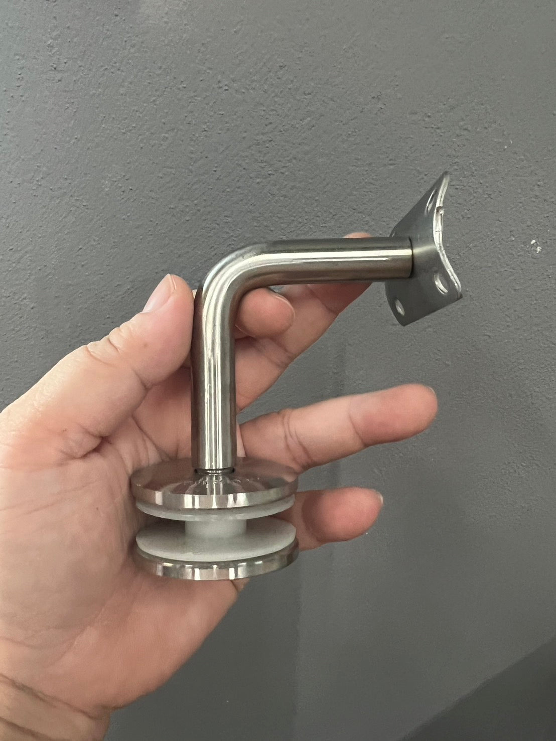 รหัส TB1W ขายึดกระจก ขารับราว ขาจับราวบันได ตัวหนีบกระจก ตัวแอล สแตนเลส เกรด304 (ราคา 1 ชิ้น) สำหรับรับท่อกลม