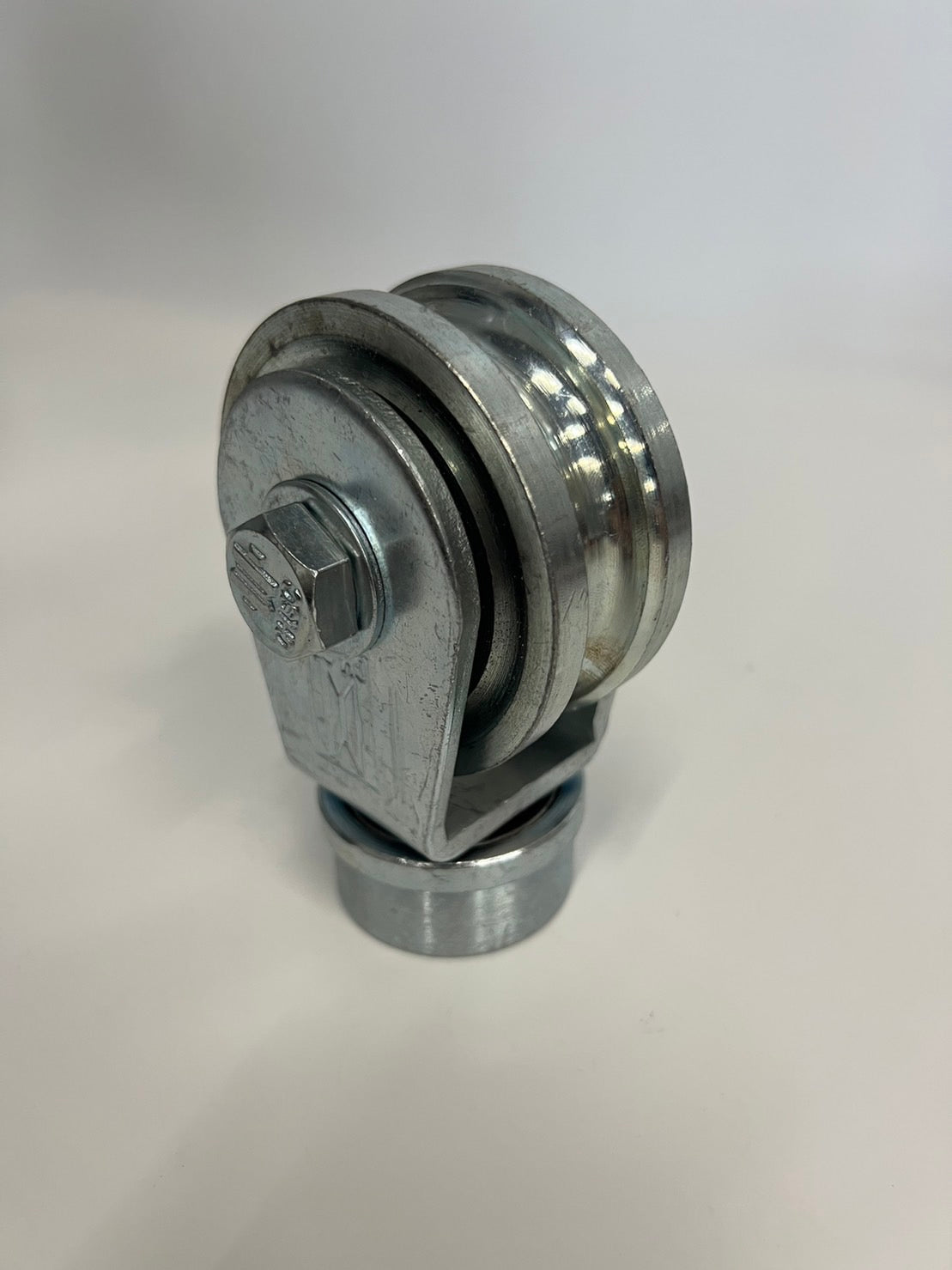 CH.SC ชุด ขาล้อหมุน +ลูกล้อ เหล็กร่องกลม ขนาด 2.5นิ้ว แบบเพลาตันเกาะรางแน่น ใช้กับประตูบ้าน บานโค้ง บานเฟี้ยม บานพับ