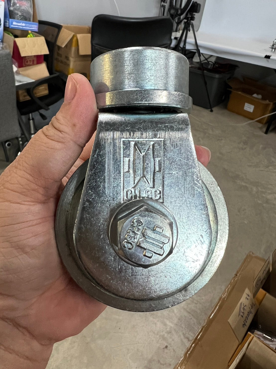 CH.SC ชุด ขาล้อหมุน +ลูกล้อ เหล็กร่องกลม ขนาด 3 นิ้ว แบบเพลาตันเกาะรางแน่น ใช้กับ ประตูบ้าน บานโค้ง บานเฟี้ยม บานพับ