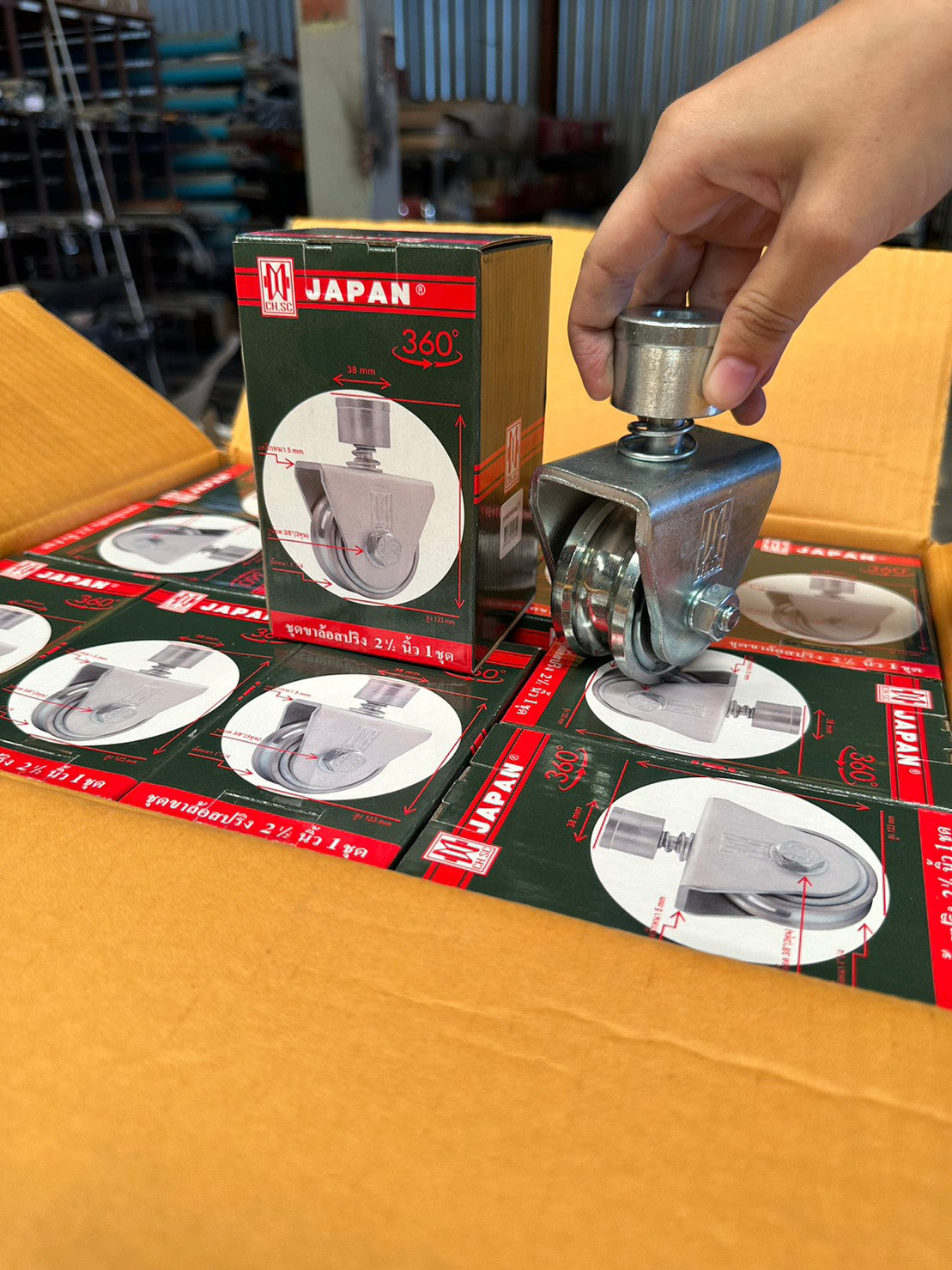 (ยกลัง 20ลูก) CH.SC ล้อสปริง ขาล้อหมุน 360 องศา เหล็กชุบกัลวาไนซ์ (ขนาด 2.5 นิ้ว ร่องกลม) สำหรับเดินบนเพลา 9-15 มิล