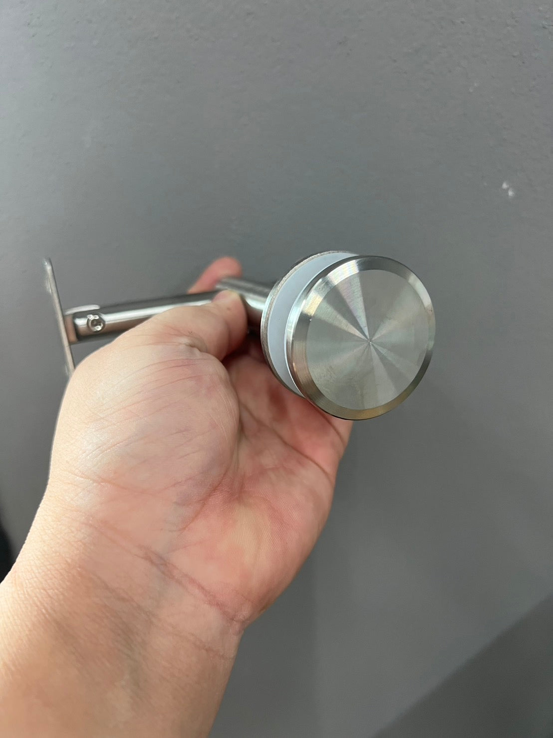 รหัส TB12 ขายึดกระจก ขารับราว ขาจับราวบันได ตัวหนีบกระจก ตัวแอล สแตนเลส เกรด304 (ราคา 1 ชิ้น) สำหรับรับท่อเหลี่ยม