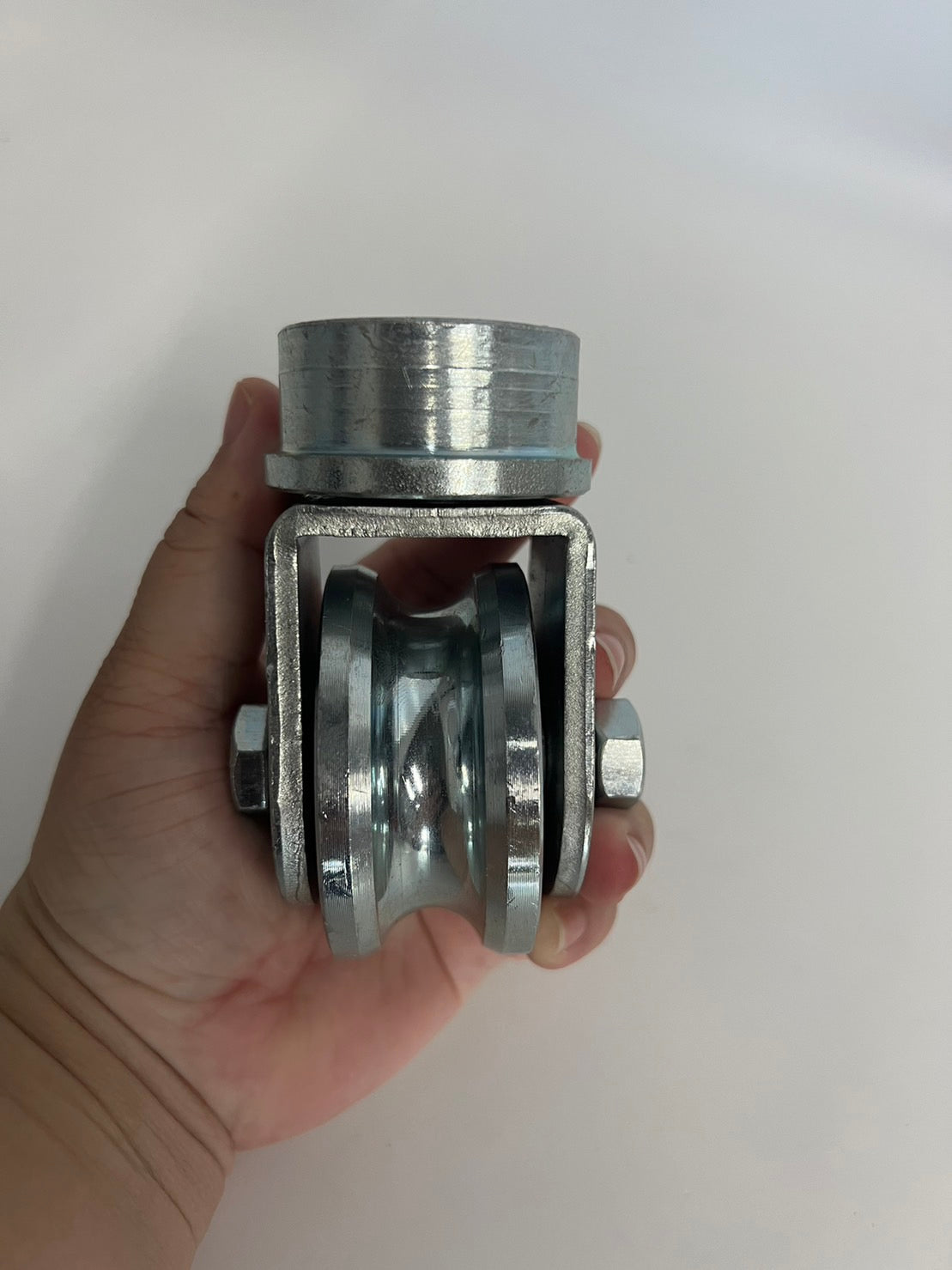 CH.SC ชุด ขาล้อหมุน +ลูกล้อ เหล็กร่องกลม ขนาด 2.5นิ้ว แบบเพลาตันเกาะรางแน่น ใช้กับประตูบ้าน บานโค้ง บานเฟี้ยม บานพับ