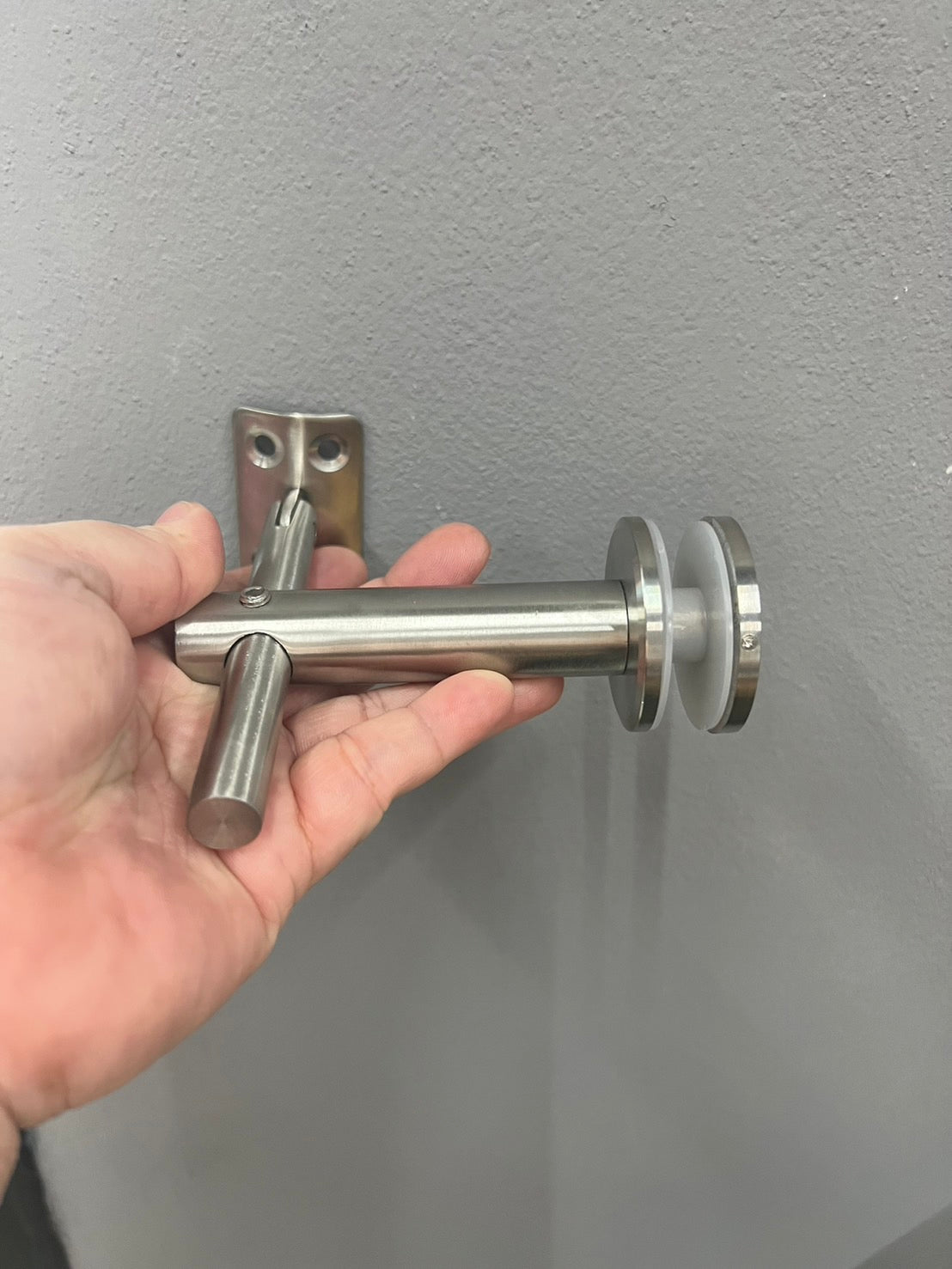 รหัส TB13 ขายึดกระจก ขารับราว ขาจับราวบันได ตัวหนีบกระจก ตัวแอล สแตนเลส เกรด304 (ราคา 1 ชิ้น) สำหรับรับท่อกลม