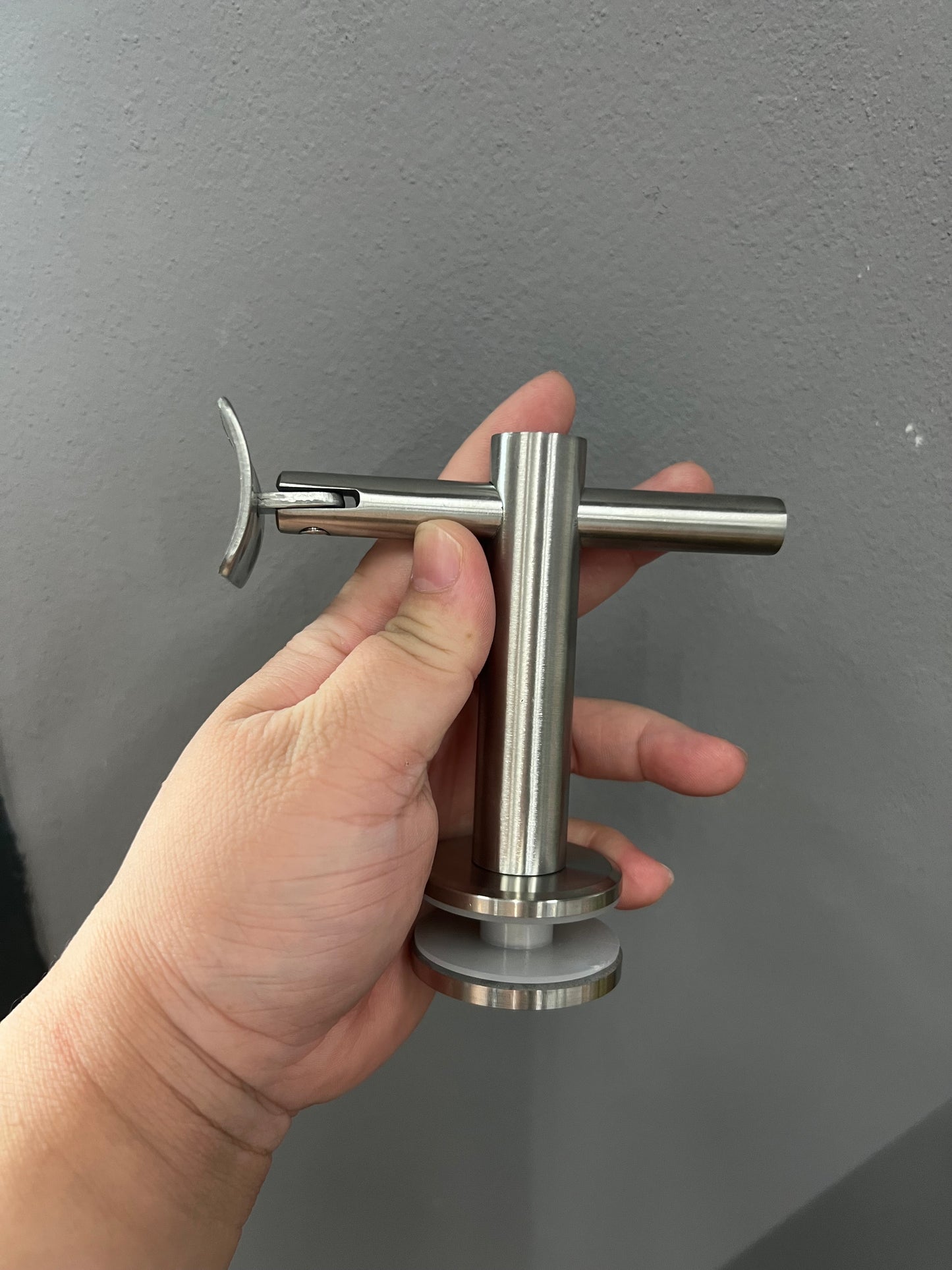 รหัส TB13 ขายึดกระจก ขารับราว ขาจับราวบันได ตัวหนีบกระจก ตัวแอล สแตนเลส เกรด304 (ราคา 1 ชิ้น) สำหรับรับท่อกลม